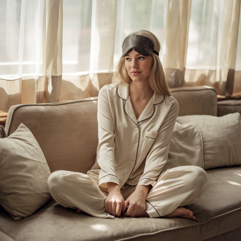 Luxuriöse Seidenschlafmaske aus Seide - mit Seide gefüllt - Anthrazit